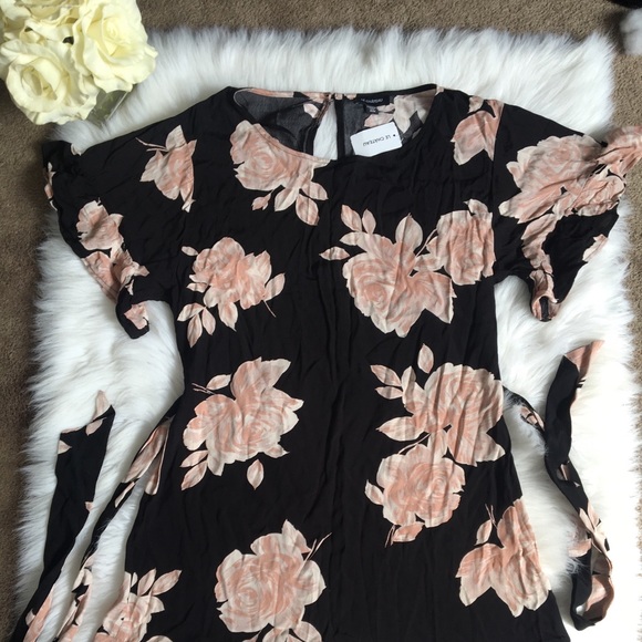 NWT le chateau Dress - Picture 2 of 7